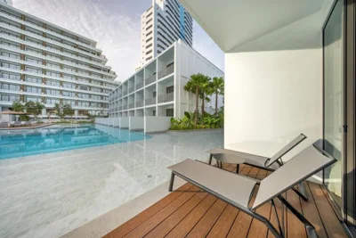 수영장 이용이 가능한 디럭스 더블룸 또는 트윈룸 — Patong Beach Hotel by See2Sea